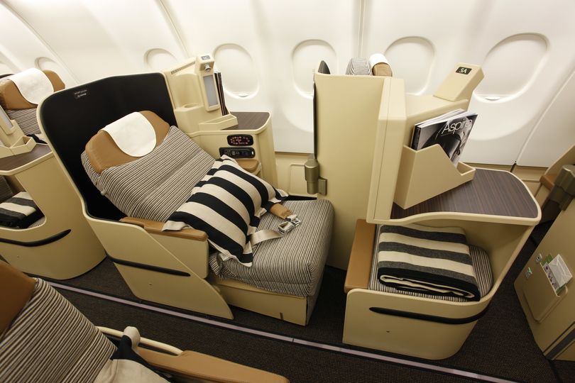 ...yet Etihad's is a fully flat business class bed with direct aisle access for everyone.
